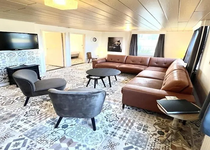 In Nederweert Near Canal Trails * Ospel