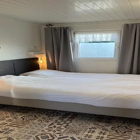 Semesterbostad In Nederweert Near Canal Trails *